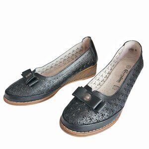 Black leather wedge heel slip on shoes bow eyelet women's US 8.5 / EU 39